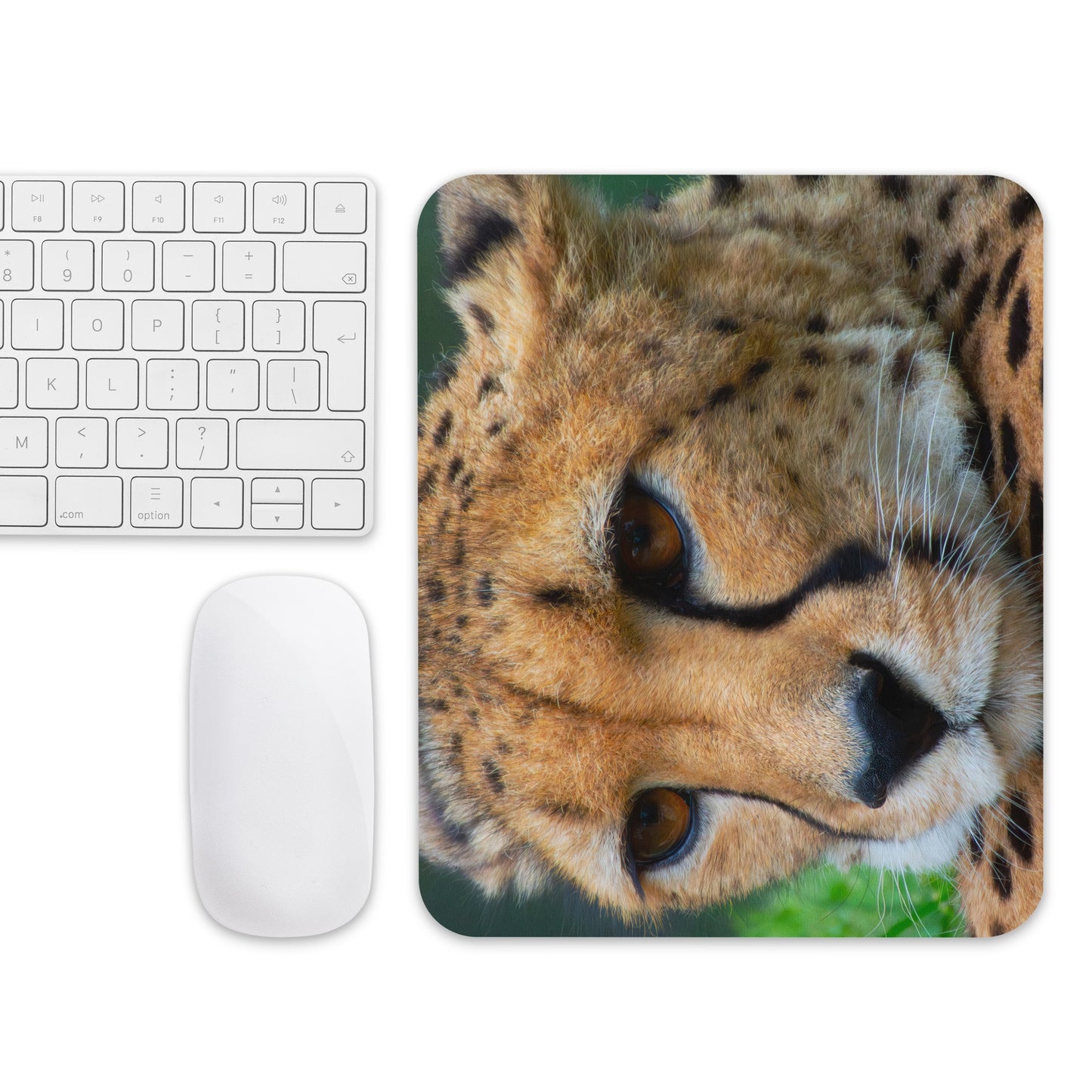 Vibrant Cheetah Portrait Mouse Pad - Perfect Wildlife Gift for Nature Lovers, Travelers, And Art Enthusiasts - Beautiful Stationary Décor